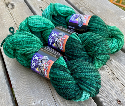 Meadowsweet Bulky - Emerald to Hunter Colorway