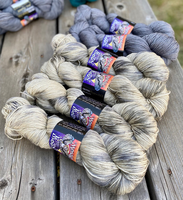Mistletoe Silver Fingering - Mrs Fraser Dapple Dye, Silver Semisolid
